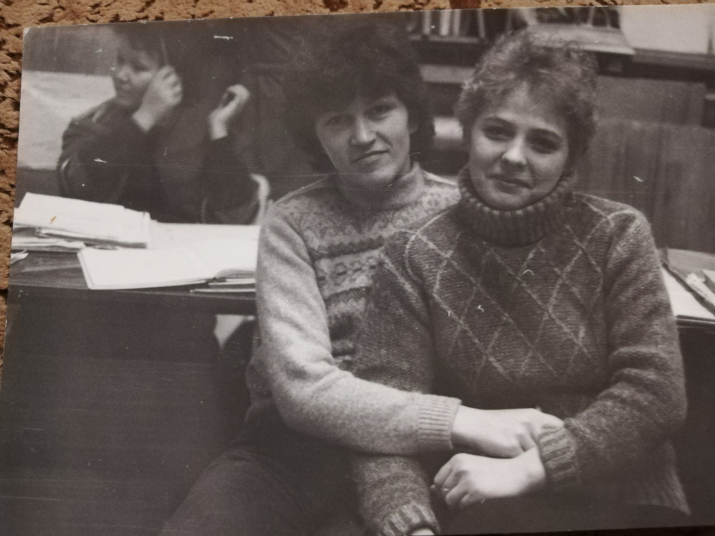 Мама (слева) Наталья Александровна Егорова. Примерно 1980 год. ПТО ТЭЦ-2
