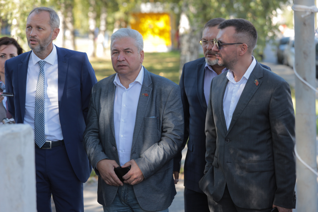 Рабочую группу кузбасских парламентариев возглавил Юрий Скворцов (на фото в центре)