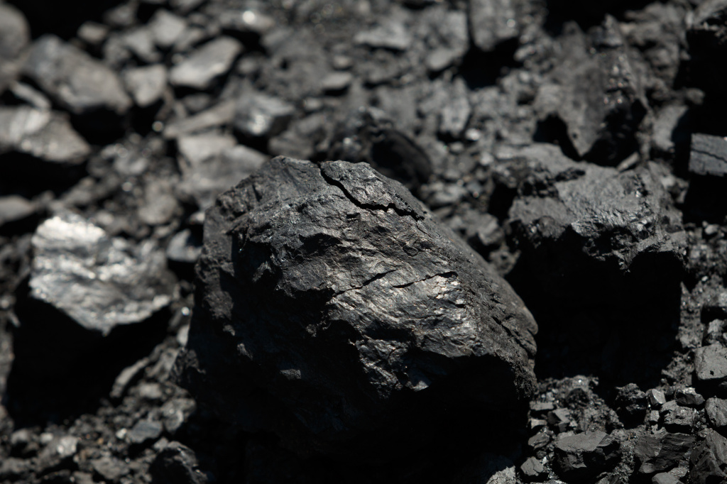 Уголь, похоже, ставновится главным камнем преткновения на пути мира к углеродной нейтральности
