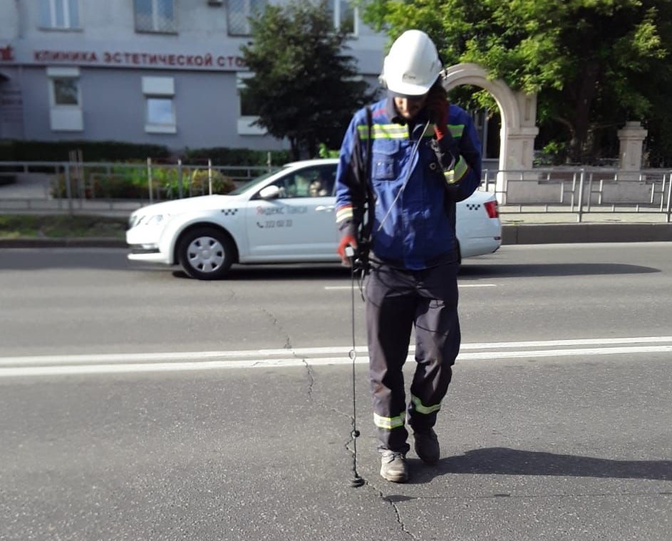 Диагностика повреждения на улице Дубровинского с помощью течеискателя