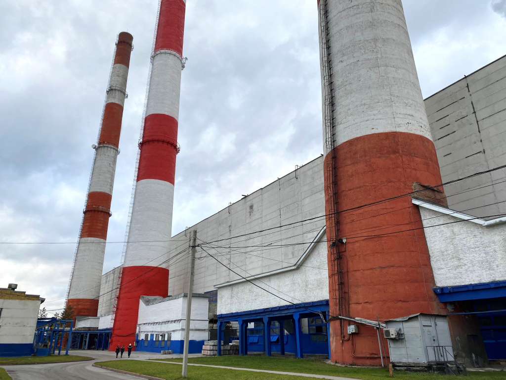 Беловская ГРЭС оснащена тремя железобетонными дымовыми трубами высотой 150 метров — для отвода дымовых газов после сжигания угля в котлах