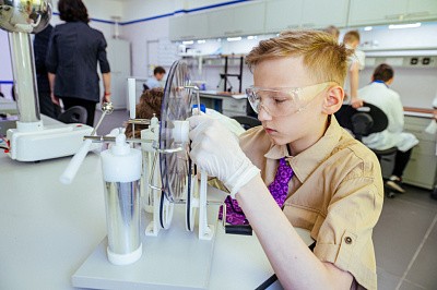  В центре УникУм при КузГТУ открылись новые лаборатории по химии и физике  