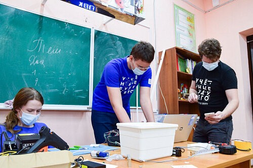 Школьную повседневность в трёх городах Красноярского края изменят участники образовательного проекта СГК 